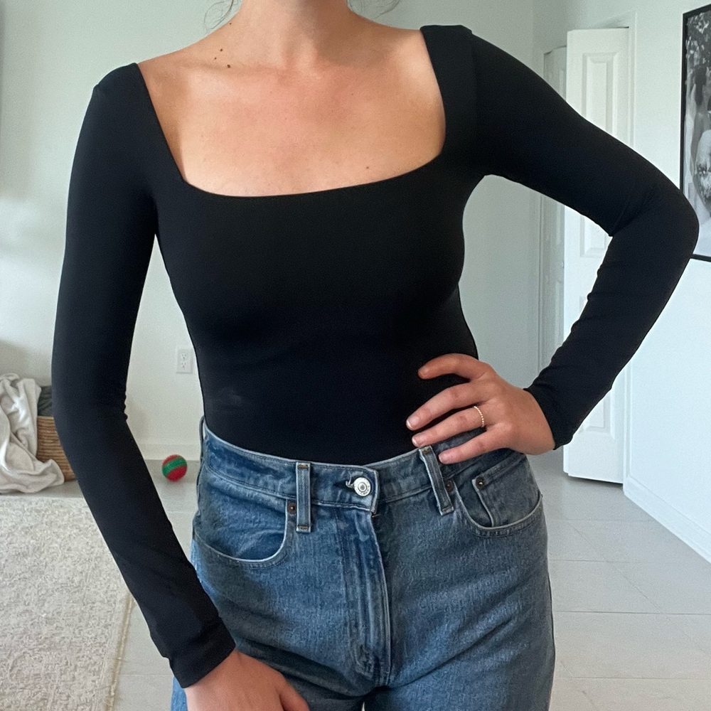 Aritzia Babaton Black Square Neck Long Sleeve bodysuit